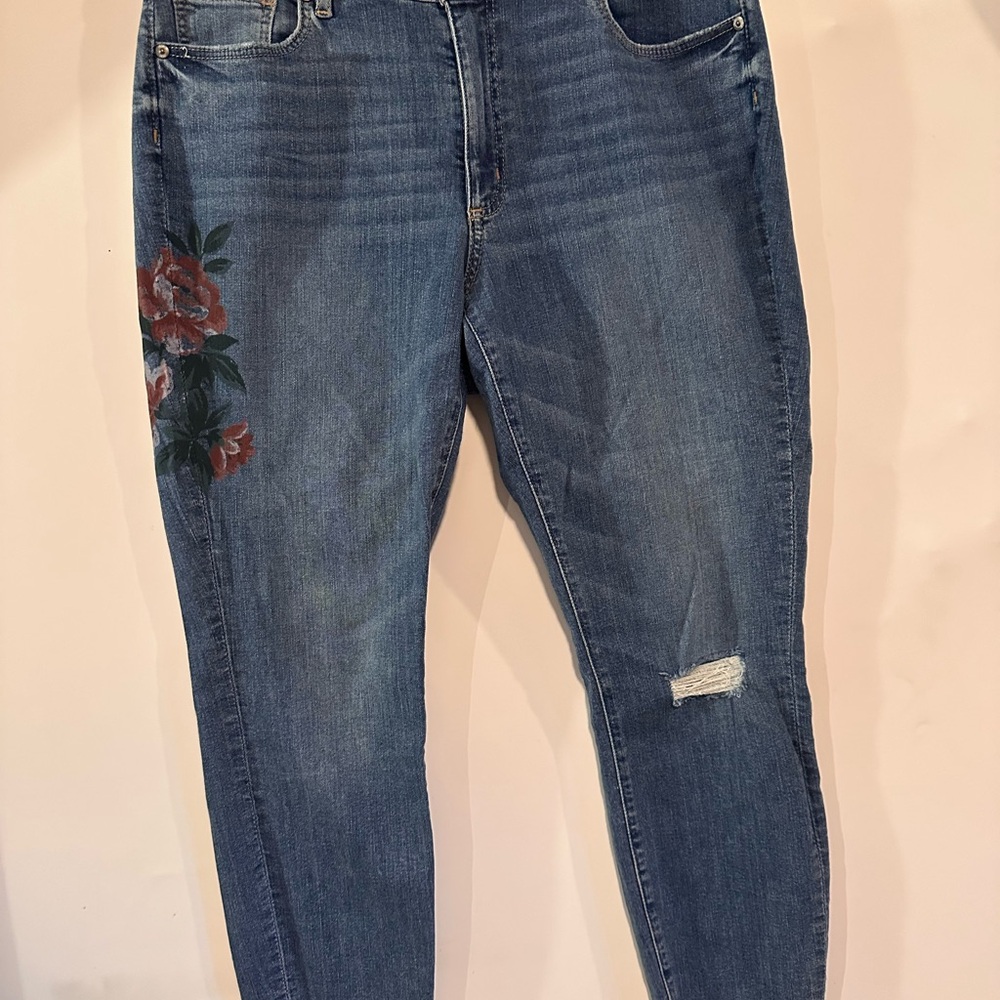🌺LOFT Petite Curvy Embellished Jeans